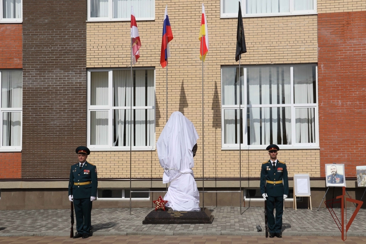 В Северной Осетии увековечили память офицера Росгвардии Героя России Марата Тибилова