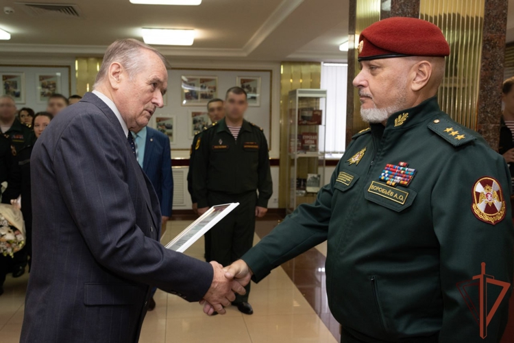 Генерал-полковник Алексей Воробьев вручил ведомственные награды военнослужащим и сотрудникам военно-политических органов Росгвардии (видео)