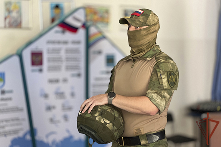 В День солидарности в борьбе с терроризмом росгвардейцы провели занятия с подрастающим поколением 