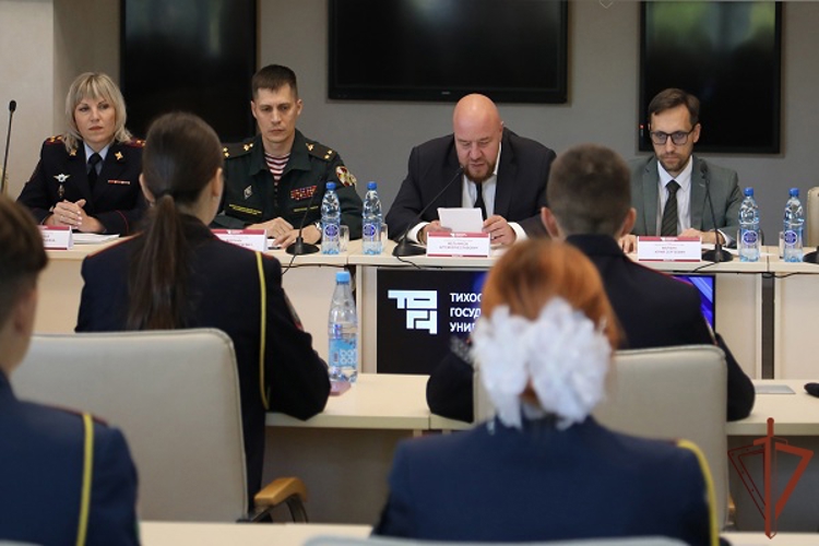 Лицеисты подшефного Росгвардии класса встретились с учениками из ЛНР и ДНР  