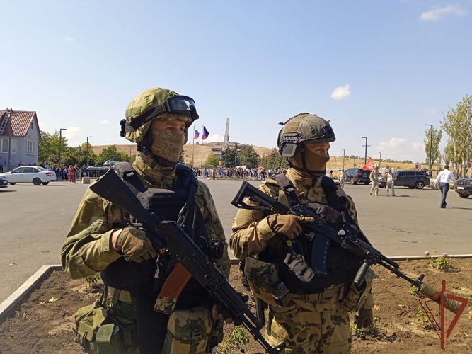 Росгвардейцы обеспечили безопасность мероприятий, посвященных Дню освобождения Донбасса у мемориала «Саур-Могила»