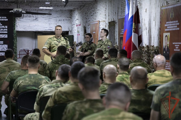 Военные музыканты Росгвардии выступили в зоне проведения специальной военной операции (видео)