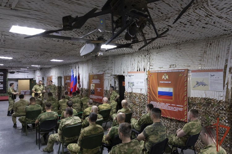 Военные музыканты Росгвардии выступили в зоне проведения специальной военной операции (видео)