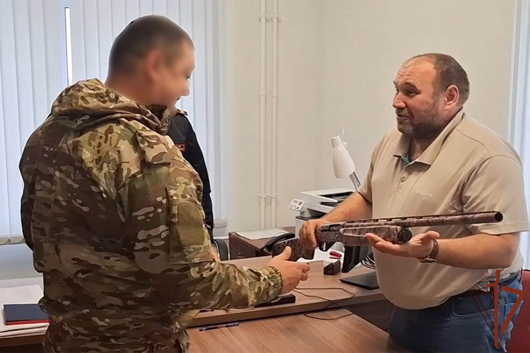 В Тюменской области росгвардейцы передали 200 единиц оружия для нужд СВО
