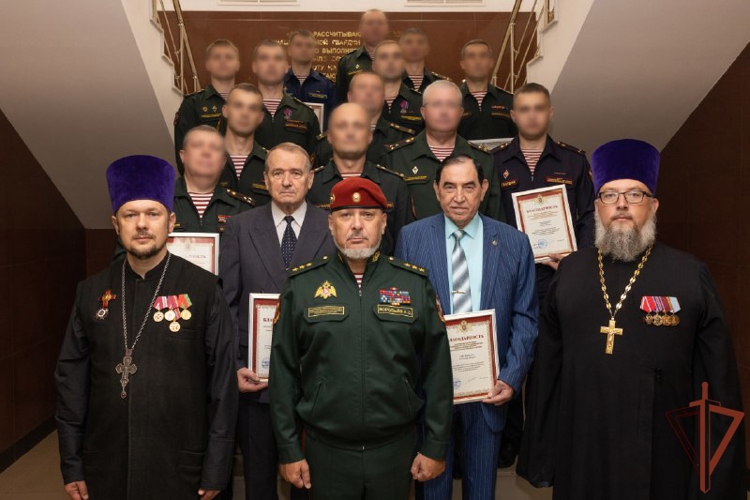 Генерал-полковник Алексей Воробьев вручил ведомственные награды военнослужащим и сотрудникам военно-политических органов Росгвардии (видео)