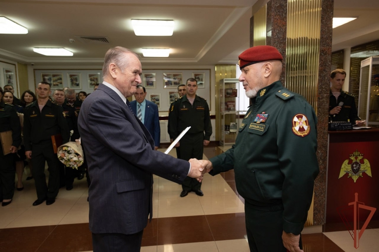 Генерал-полковник Алексей Воробьев вручил ведомственные награды военнослужащим и сотрудникам военно-политических органов Росгвардии (видео)