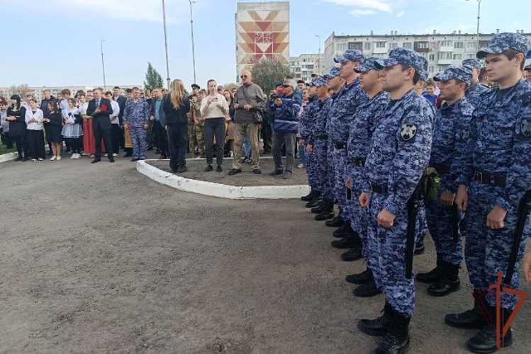 Мемориальный знак памяти воинов правопорядка и Росгвардии открыт в Алтайском крае