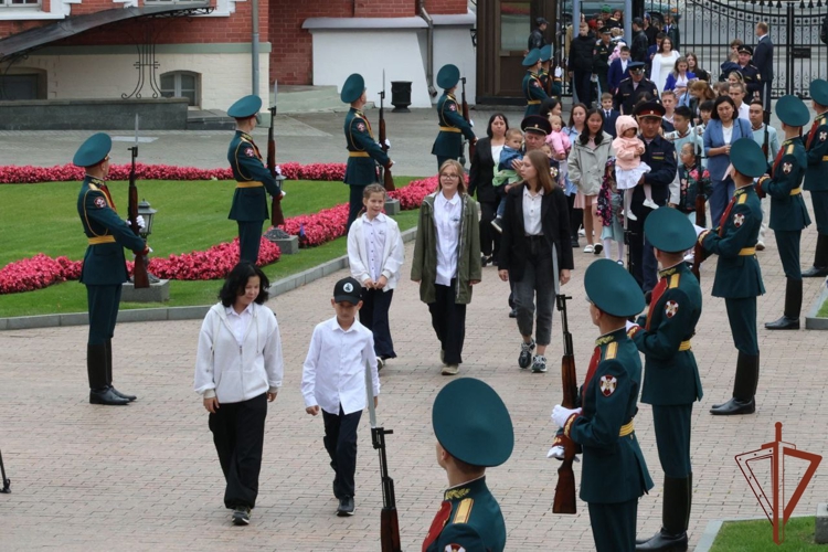 Генерал-полковник Олег Плохой провел торжественный приём для многодетных семей военнослужащих и сотрудников Росгвардии (видео)