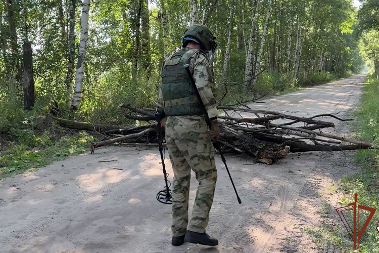 Инженеры кинологического центра Уральского округа Росгвардии провели комплексные занятия в полевых условиях