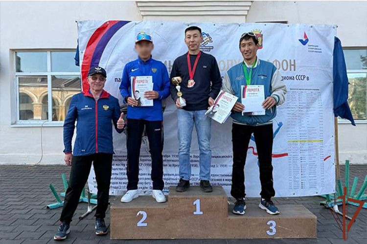 Спортсмены из ОМОН Росгвардии стали серебряными призерами международного полумарафона в Бурятии 