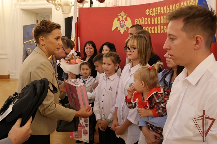 Генерал-полковник Олег Плохой провел торжественный приём для многодетных семей военнослужащих и сотрудников Росгвардии (видео)