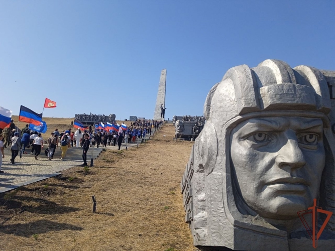 Росгвардейцы обеспечили безопасность мероприятий, посвященных Дню освобождения Донбасса у мемориала «Саур-Могила»
