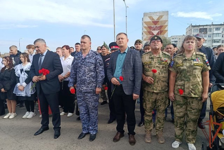 Мемориальный знак памяти воинов правопорядка и Росгвардии открыт в Алтайском крае