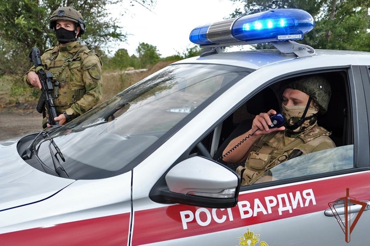 Росгвардейцы приняли участие в обеспечении правопорядка на праздничных мероприятиях, посвященных 230-летию Луганска 