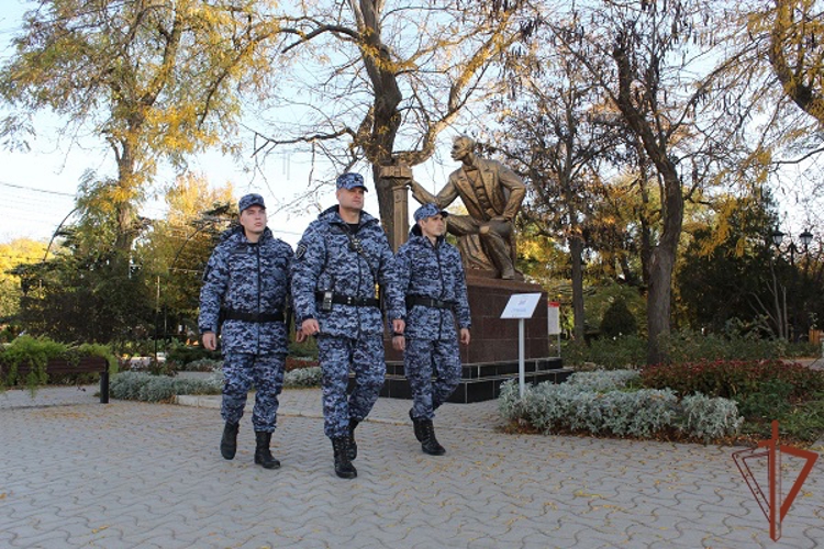 Специальные моторизованные воинские части Южного округа Росгвардии отмечают профессиональный праздник