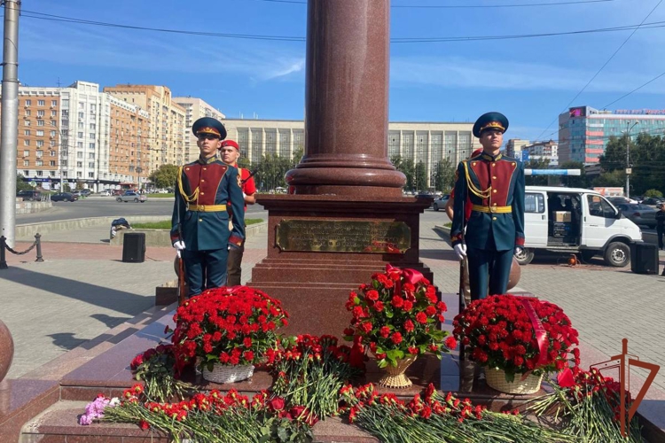 Курсанты Новосибирского военного института Росгвардии отдали дань уважения мужеству жителей блокадного Ленинграда