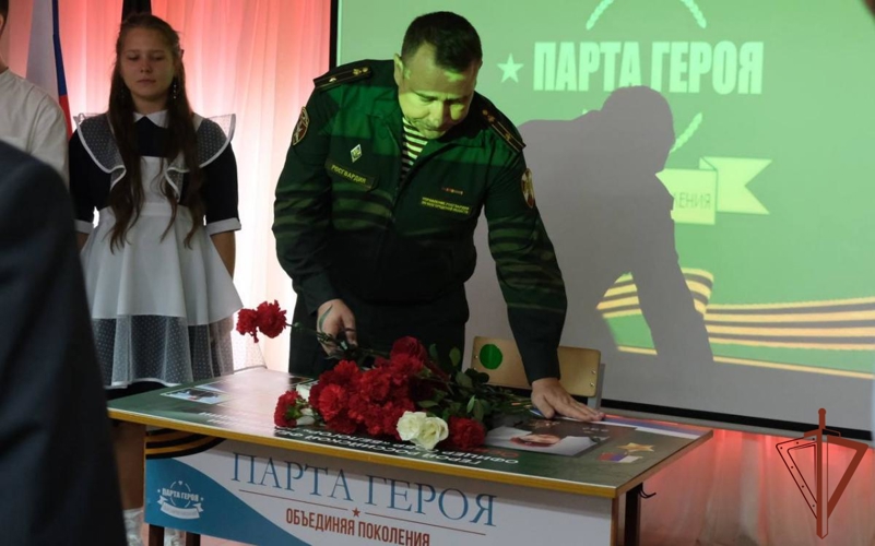 В одной из школ Белгородчины увековечили память офицера СОБР Росгвардии Героя России Алексея Осипова