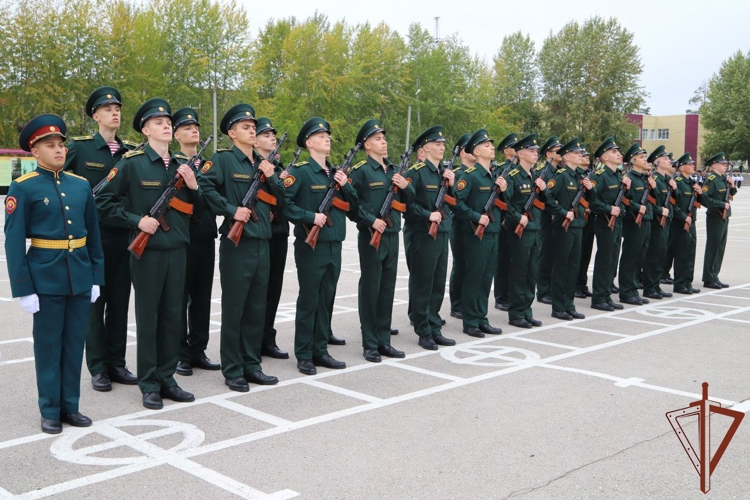 Курсанты военных институтов Росгвардии приняли военную присягу