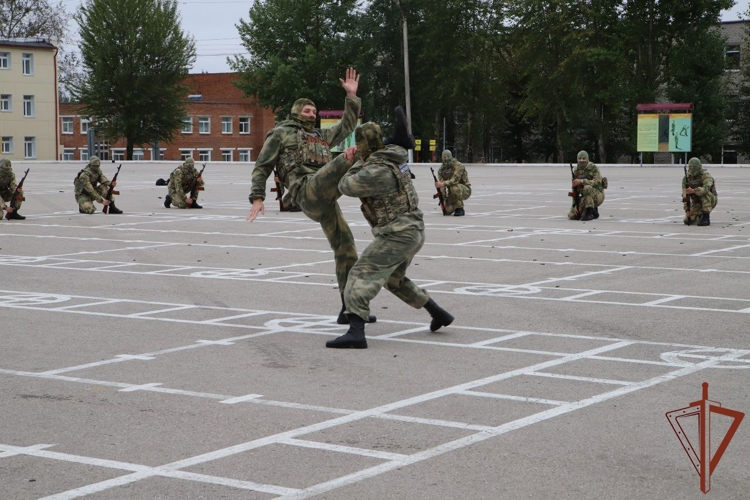 Курсанты военных институтов Росгвардии приняли военную присягу