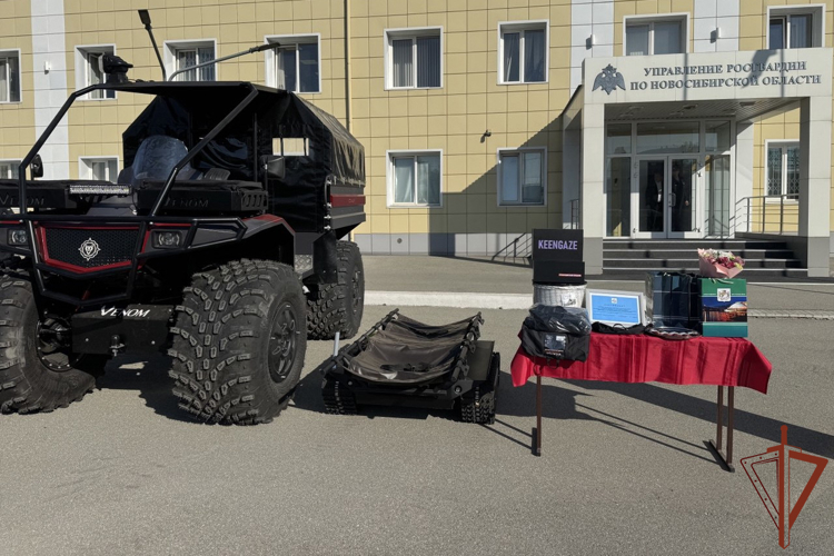 Партия технических средств для выполнения служебно-боевых задач передана росгвардейцам мэрией Новосибирска