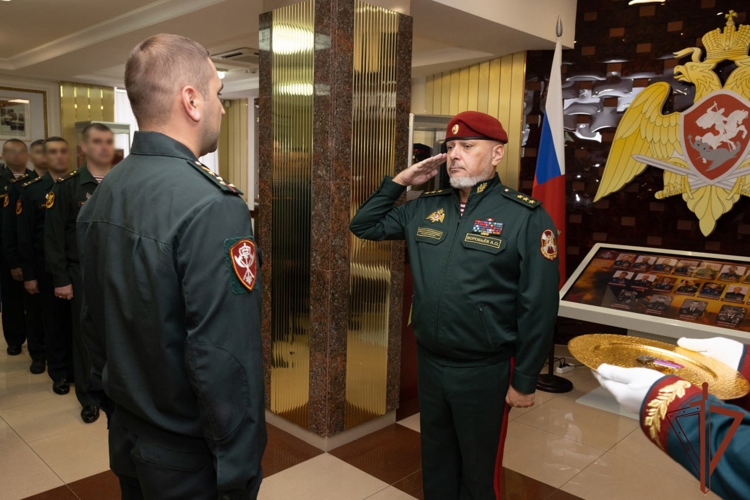 Генерал-полковник Алексей Воробьев вручил ведомственные награды военнослужащим и сотрудникам военно-политических органов Росгвардии (видео)
