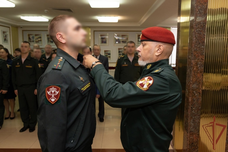 Генерал-полковник Алексей Воробьев вручил ведомственные награды военнослужащим и сотрудникам военно-политических органов Росгвардии (видео)