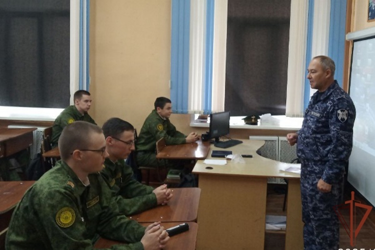 Росгвардейцы провели мероприятия по патриотическому воспитанию подрастающего поколения в регионах Сибири
