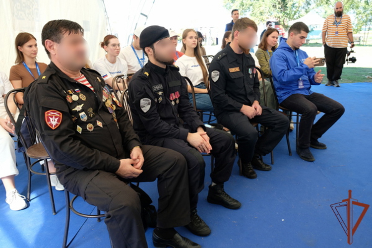 В Дагестане росгвардейцы выступили перед участниками молодежного образовательного форума «Каспий – 2025» 