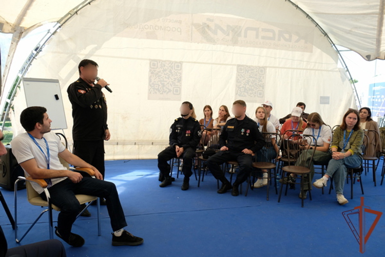 В Дагестане росгвардейцы выступили перед участниками молодежного образовательного форума «Каспий – 2025» 