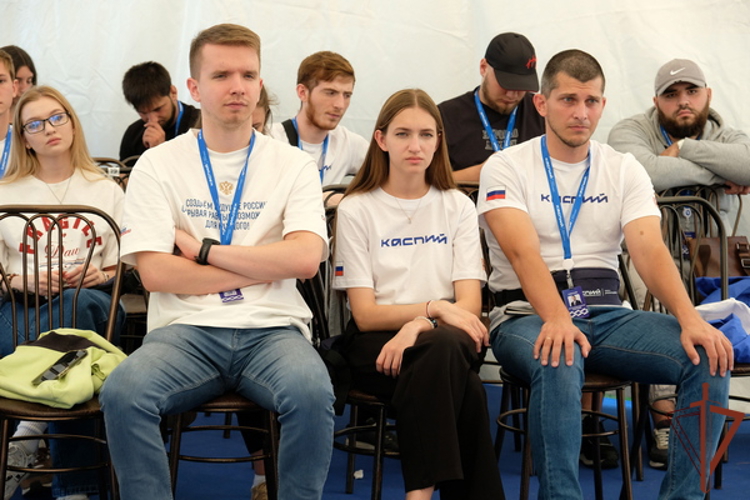В Дагестане росгвардейцы выступили перед участниками молодежного образовательного форума «Каспий – 2025» 