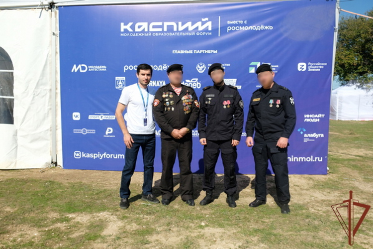 В Дагестане росгвардейцы выступили перед участниками молодежного образовательного форума «Каспий – 2025» 