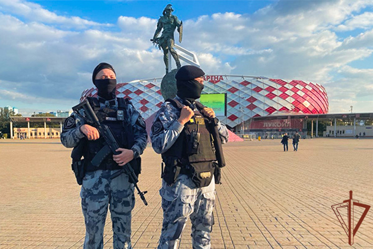 Военнослужащие и сотрудники Росгвардии обеспечили безопасность футбольного матча в Москве