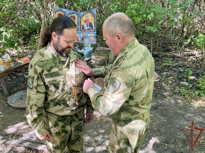 Военный священник посетил подразделения Росгвардии в Курской области