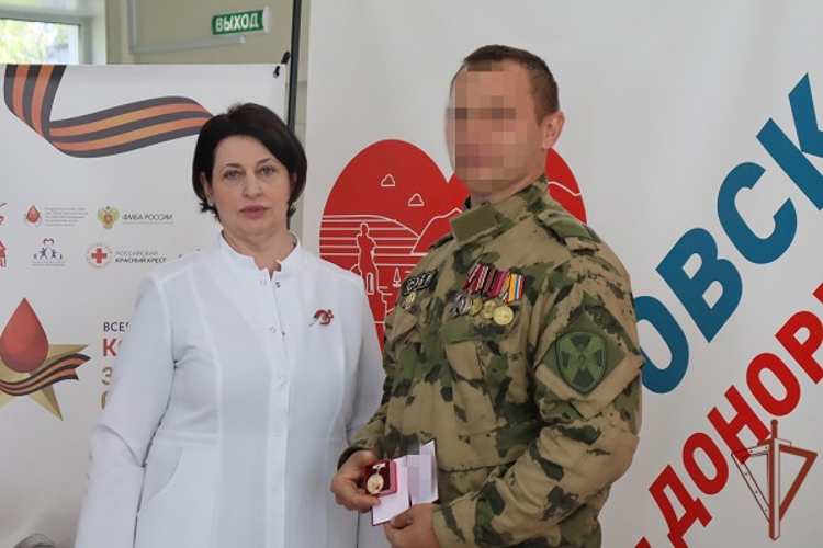 В Хабаровске сотрудник СОБР удостоен звания «Почетный донор России»