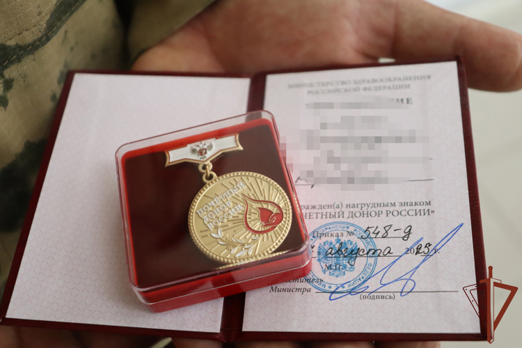 В Хабаровске сотрудник СОБР удостоен звания «Почетный донор России»