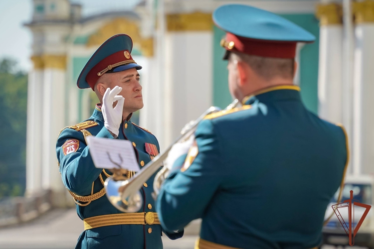 Памятную акцию Государственного Эрмитажа поддержал военный оркестр Северо-Западного округа Росгвардии 