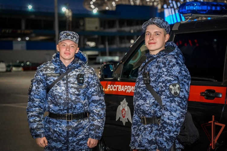 В Санкт-Петербурге росгвардейцы обеспечили безопасность матча КХЛ