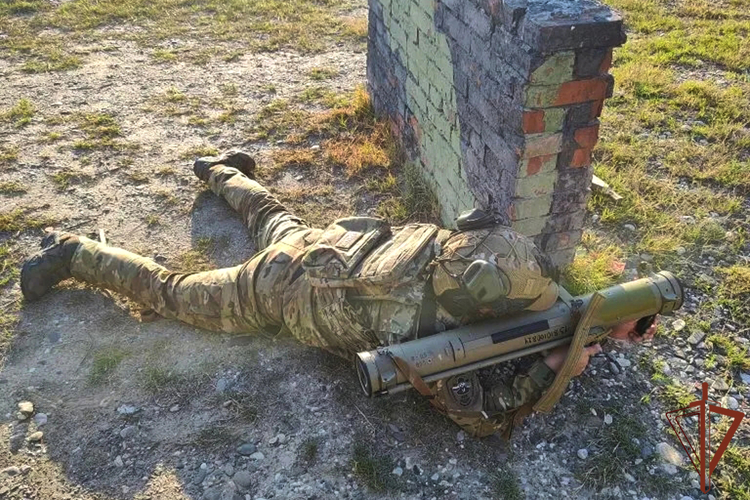 В грозненском соединении Росгвардии прошли занятия специалистов радиационной, химической и биологической защиты