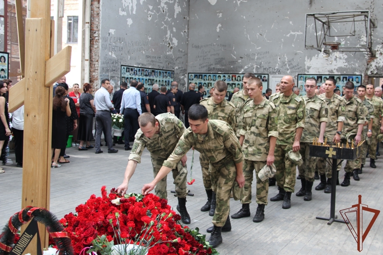 В Северной Осетии росгвардейцы почтили память жертв бесланской трагедии