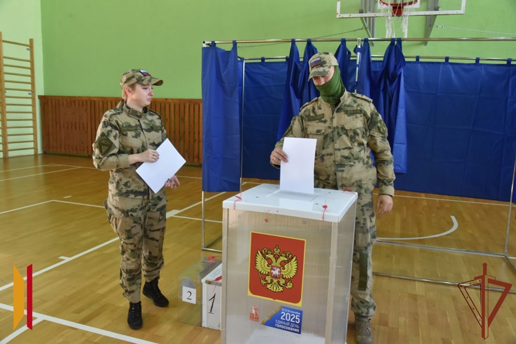 Росгвардейцы принимают участие в Едином дне голосования в регионах Центральной России