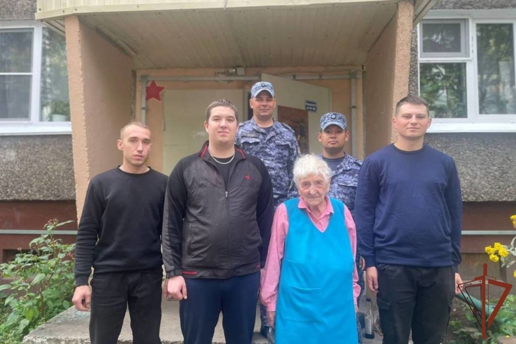 Сотрудники Росгвардии в Томске оказали помощь ветерану Великой Отечественной войны 