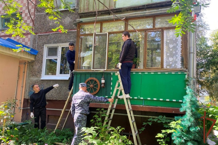 Сотрудники Росгвардии в Томске оказали помощь ветерану Великой Отечественной войны 