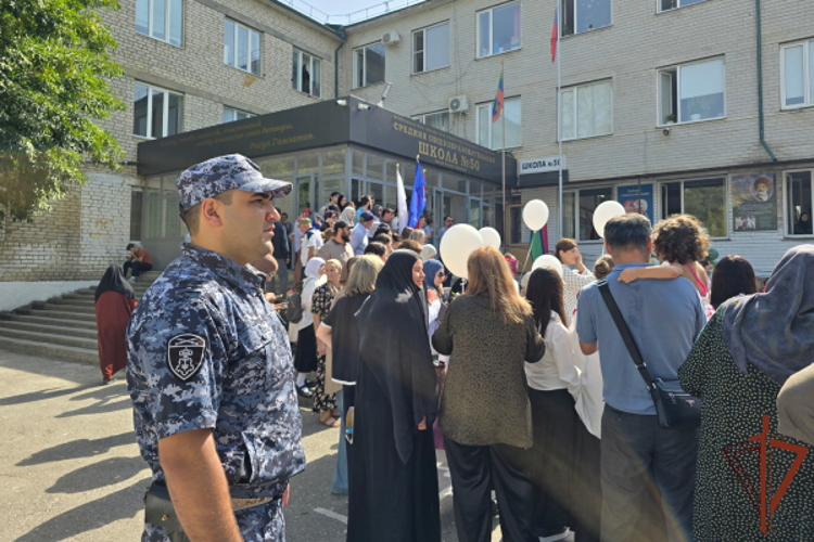 На Северном Кавказе росгвардейцы обеспечили безопасность мероприятий в рамках Дня знаний
