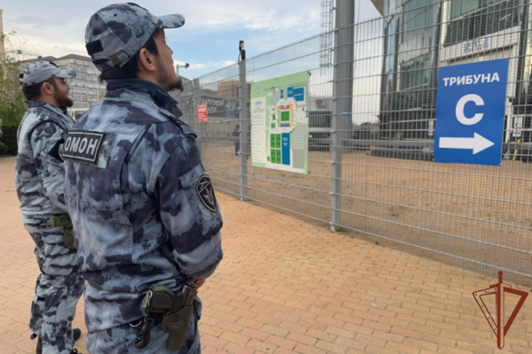Росгвардейцы обеспечили правопорядок на футбольном матче РПЛ в Дагестане 