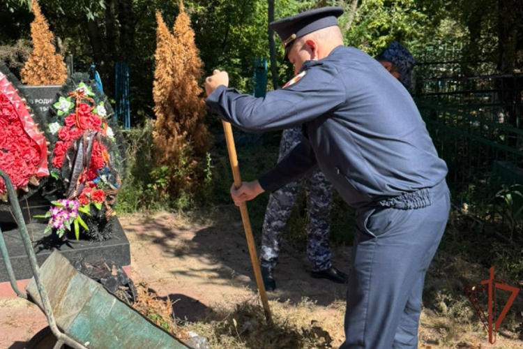 Сотрудники Росгвардии приняли участие в акции «На страже памяти» в Карачаево-Черкесии