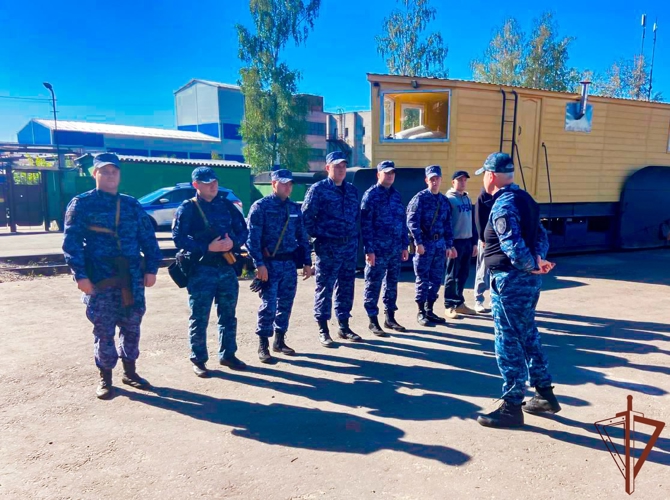 В Подмосковье росгвардейцы провели учения по организации охраны специального груза