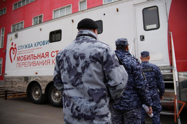 Во Всемирный день сердца сотрудники столичного главка Росгвардии сдали 40 литров крови для пациентов кардиоцентра (видео)