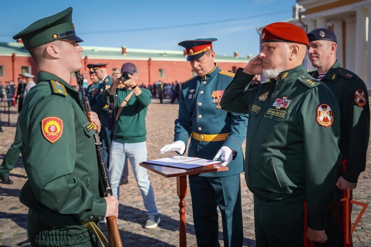 Генерал-полковник Алексей Воробьёв поздравил первокурсников Военной академии Росгвардии с принятием Военной присяги (видео)