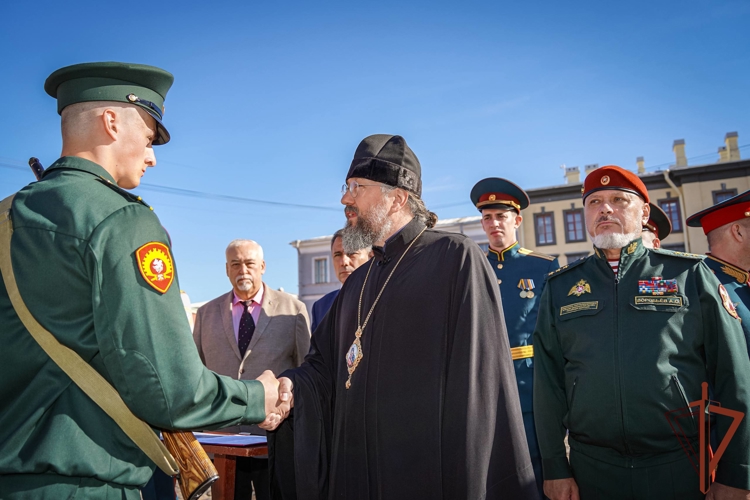 Генерал-полковник Алексей Воробьёв поздравил первокурсников Военной академии Росгвардии с принятием Военной присяги (видео)