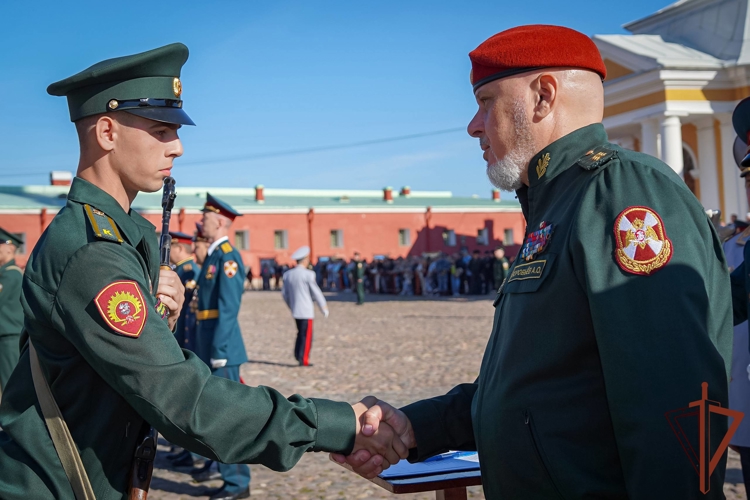Генерал-полковник Алексей Воробьёв поздравил первокурсников Военной академии Росгвардии с принятием Военной присяги (видео)